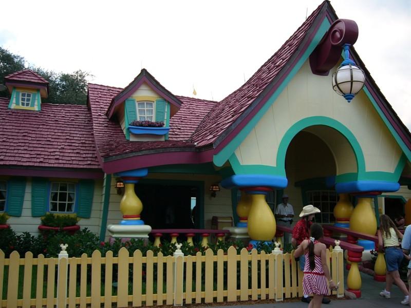 Photoalbums/Places/Disney World 2006/Magic Kingdom/Mickey's house